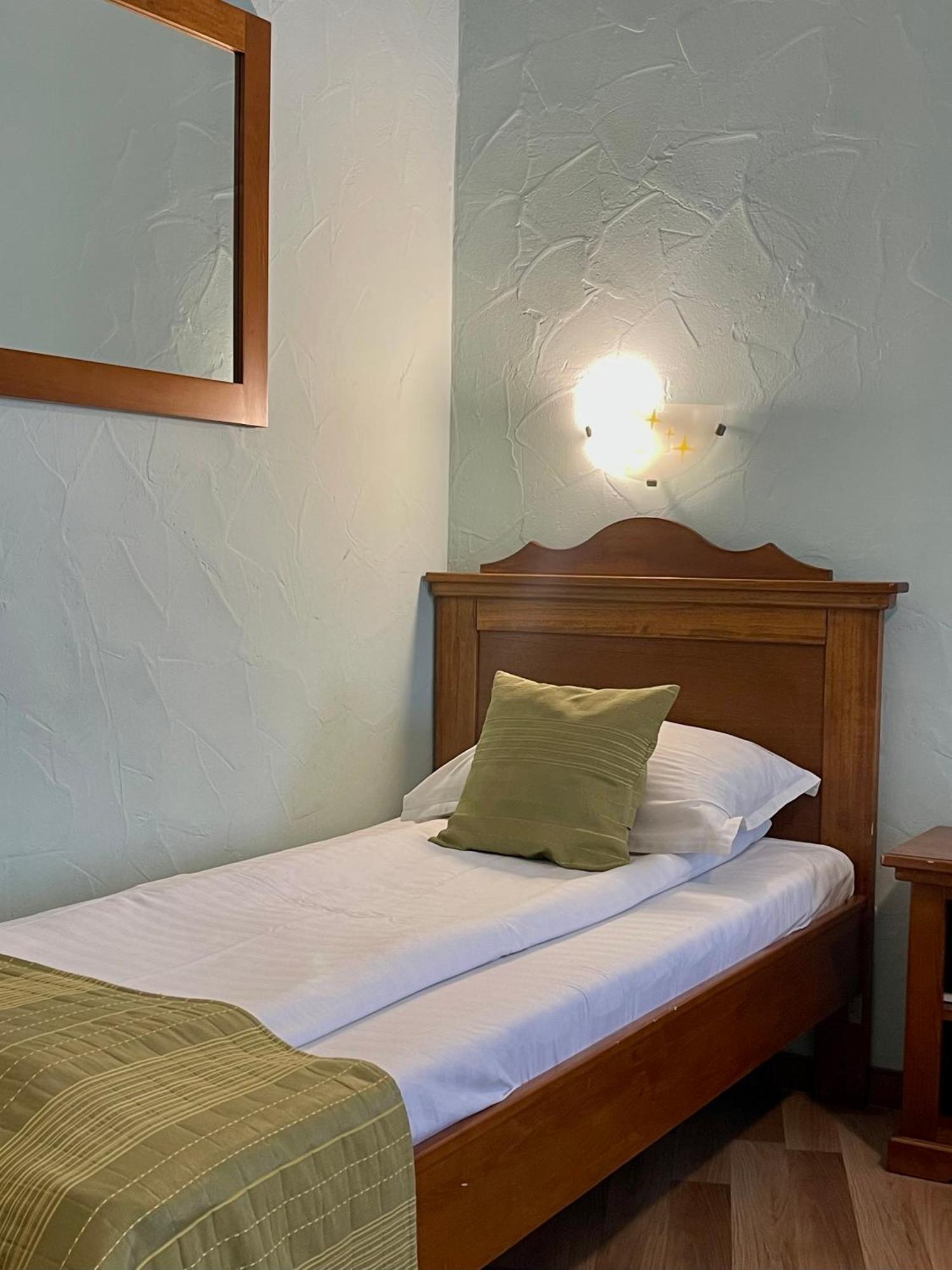 Hotel Lucy Star Клуж-Напока Экстерьер фото